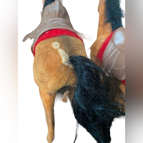 Toy Plastic Flocked Coated Felt 2 Horses and 2 Foals and Accessories - Picture 10 of 15